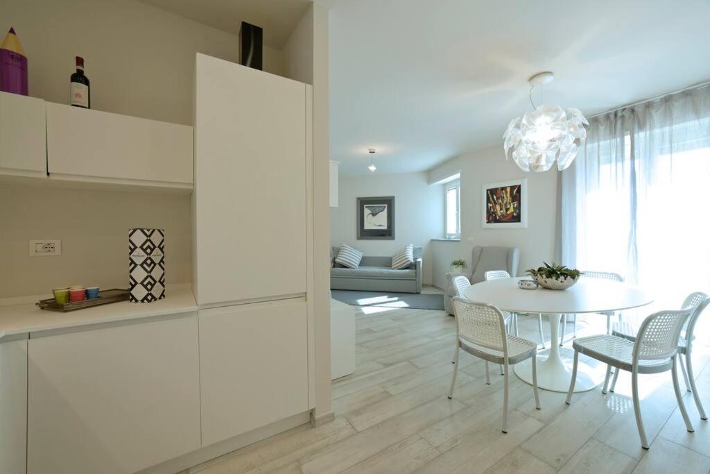 Luxury Apartament Con Garage Vista Mare Alassio Per 6 Persone Exteriör bild