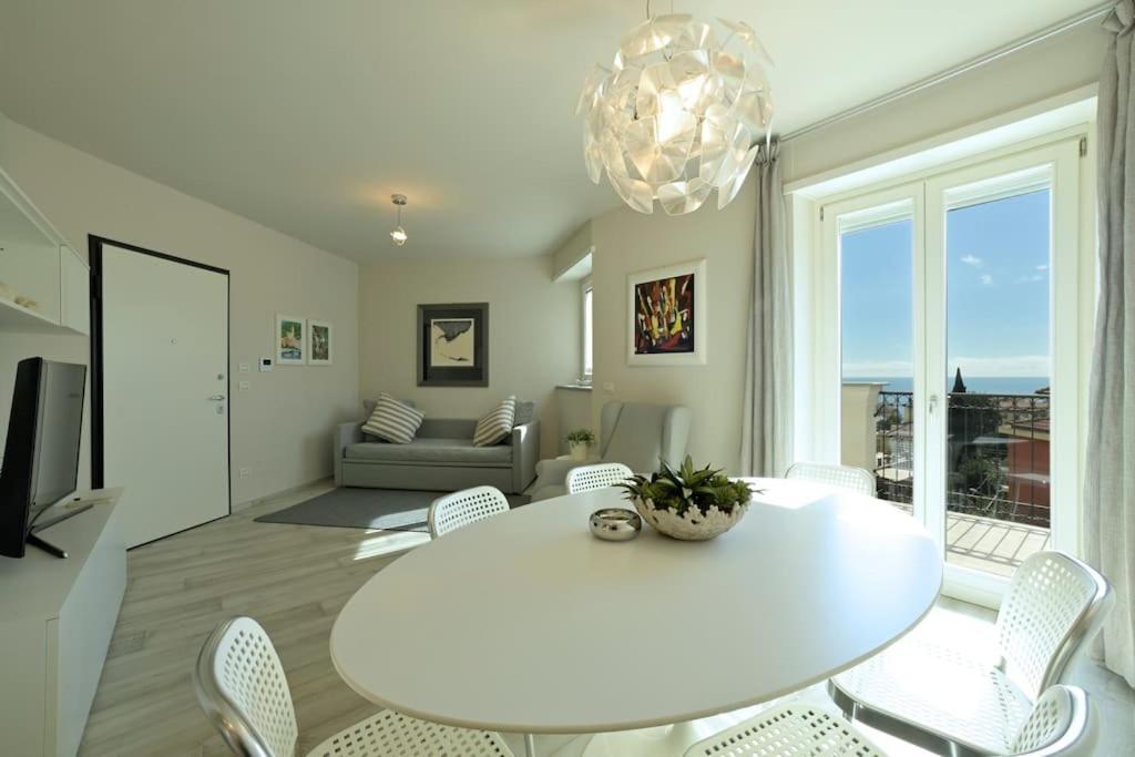 Luxury Apartament Con Garage Vista Mare Alassio Per 6 Persone Exteriör bild